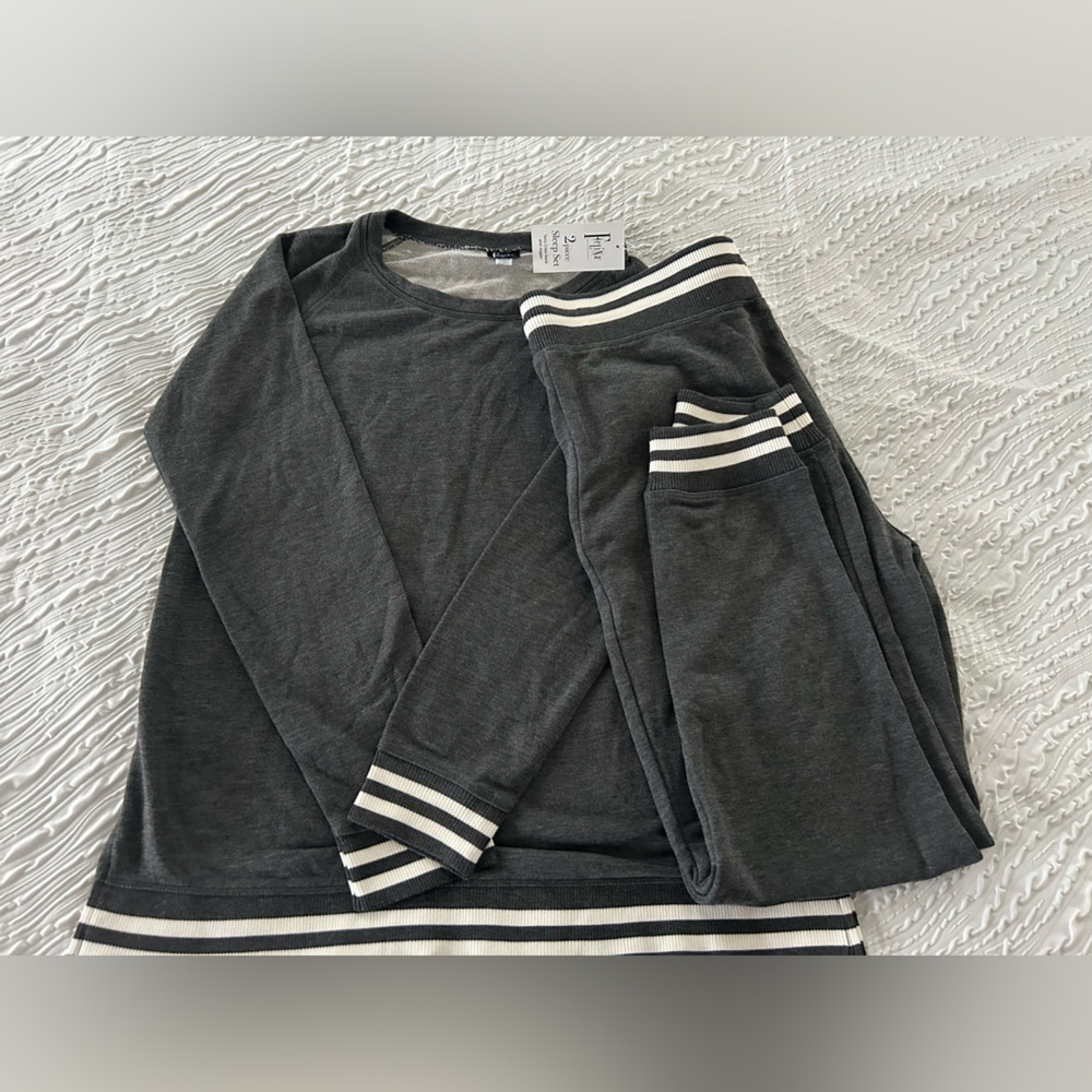 NWT - LARGE DARK GREY/CHARCOAL FELINA 2 PIECE SLEEP SET